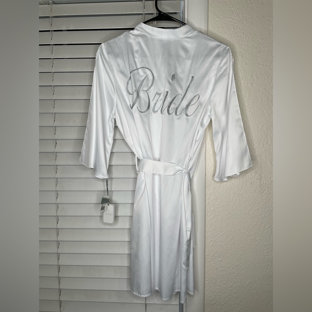 NEW WHITE BRIDE ROBE WITH TAGS